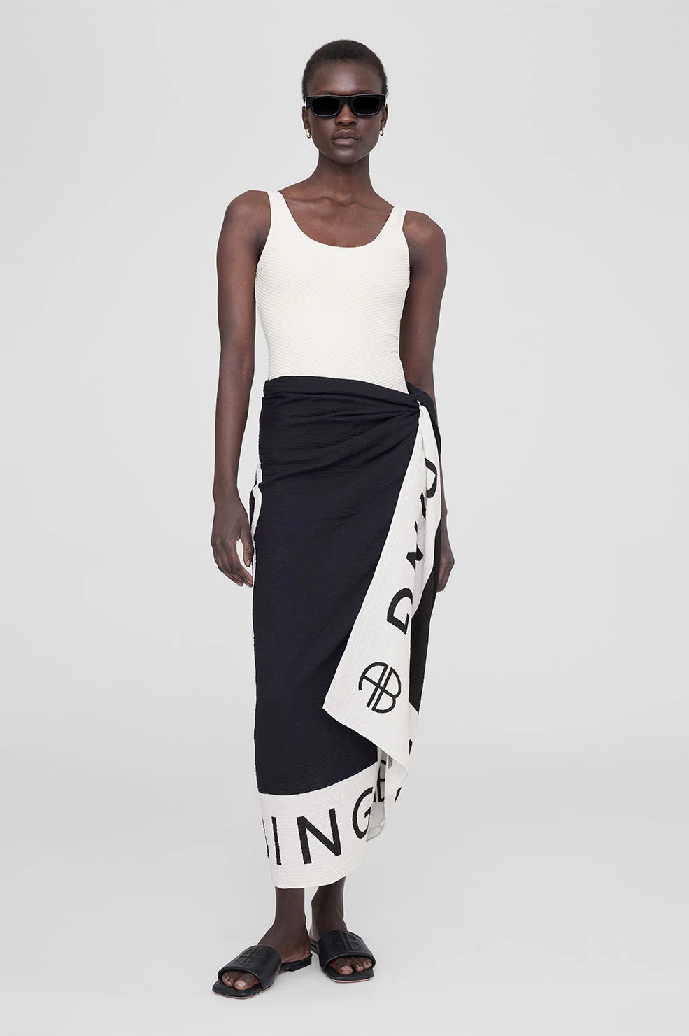 Praia Sarong - Black and Cream