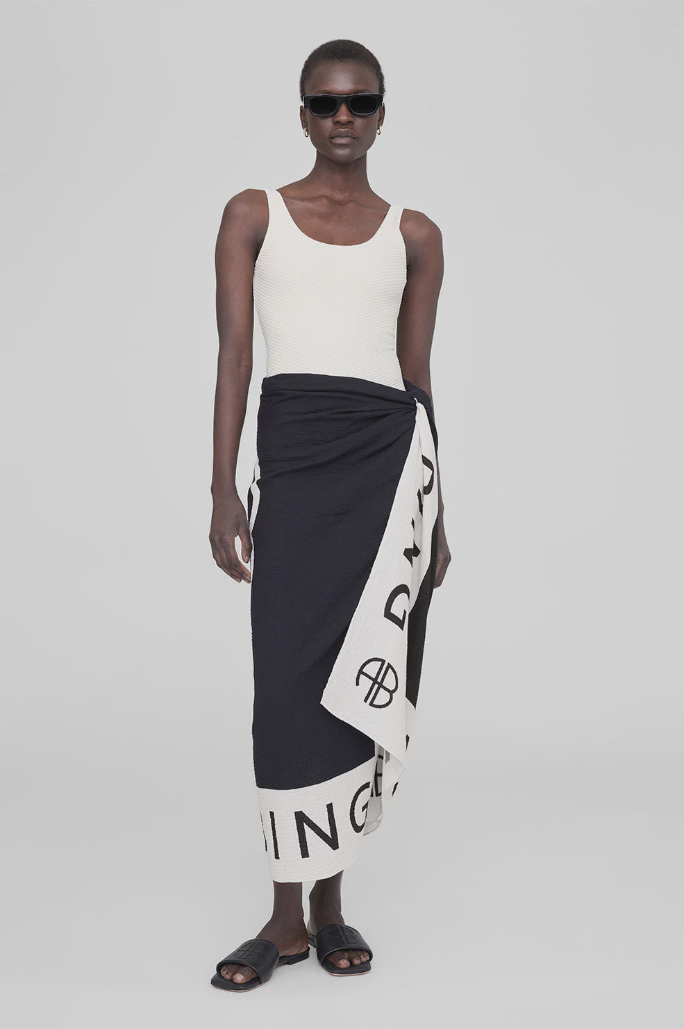 Praia Sarong - Black and Cream