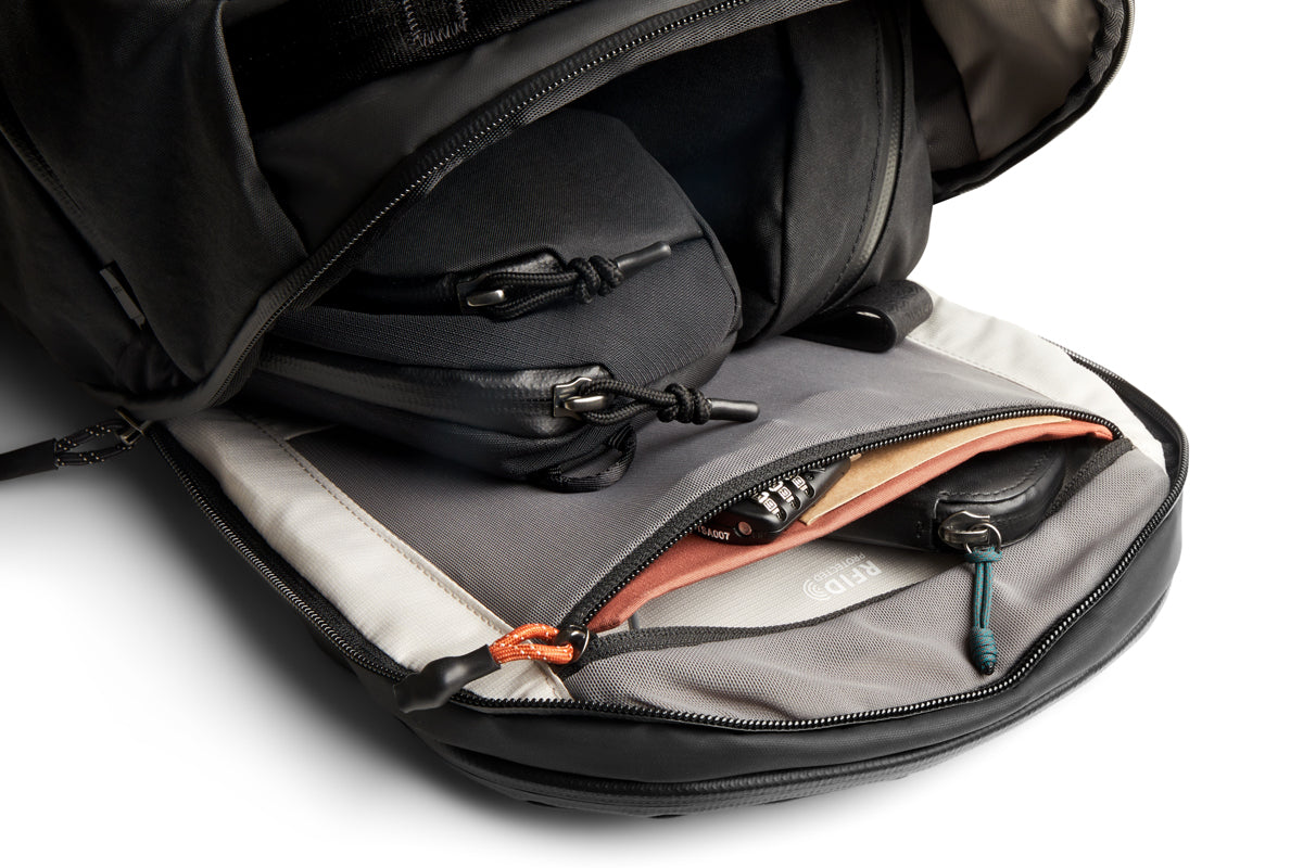 Venture travel Pack Jet Black 26l