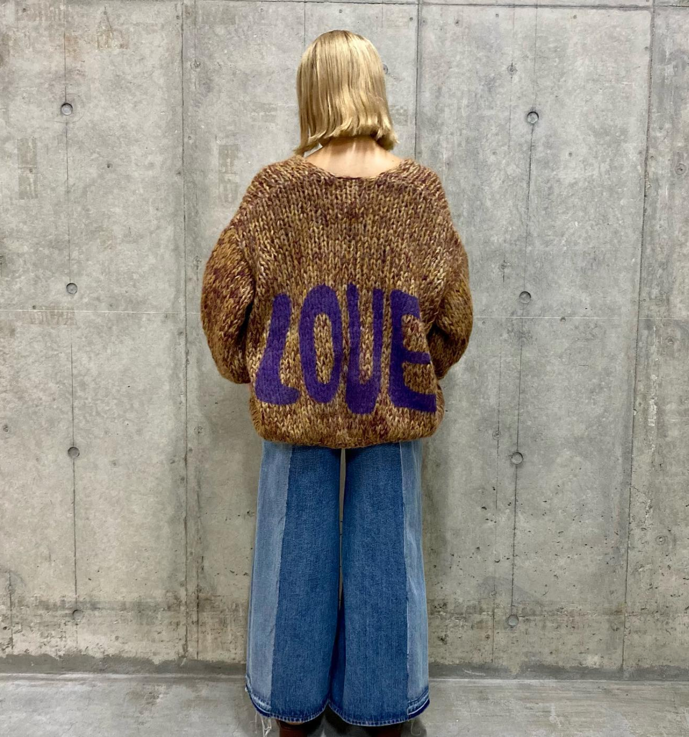 Alpaca Cardigan Short Burgundy Graffiti 'LOVE'