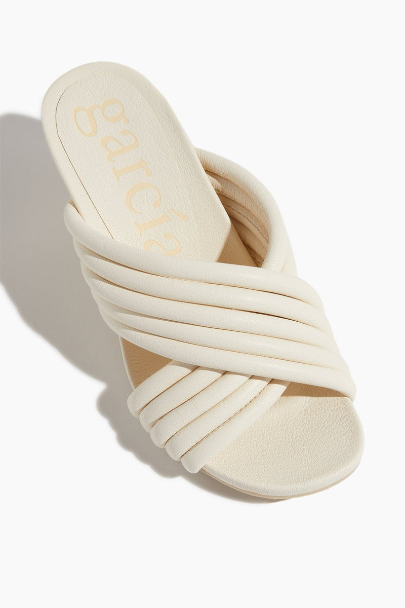 Carola- Creme Pebble Napa