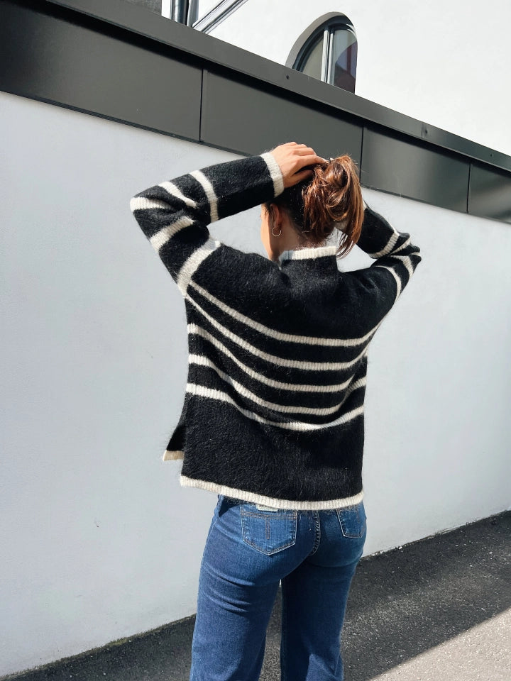 Ovalis Knit T-Neck