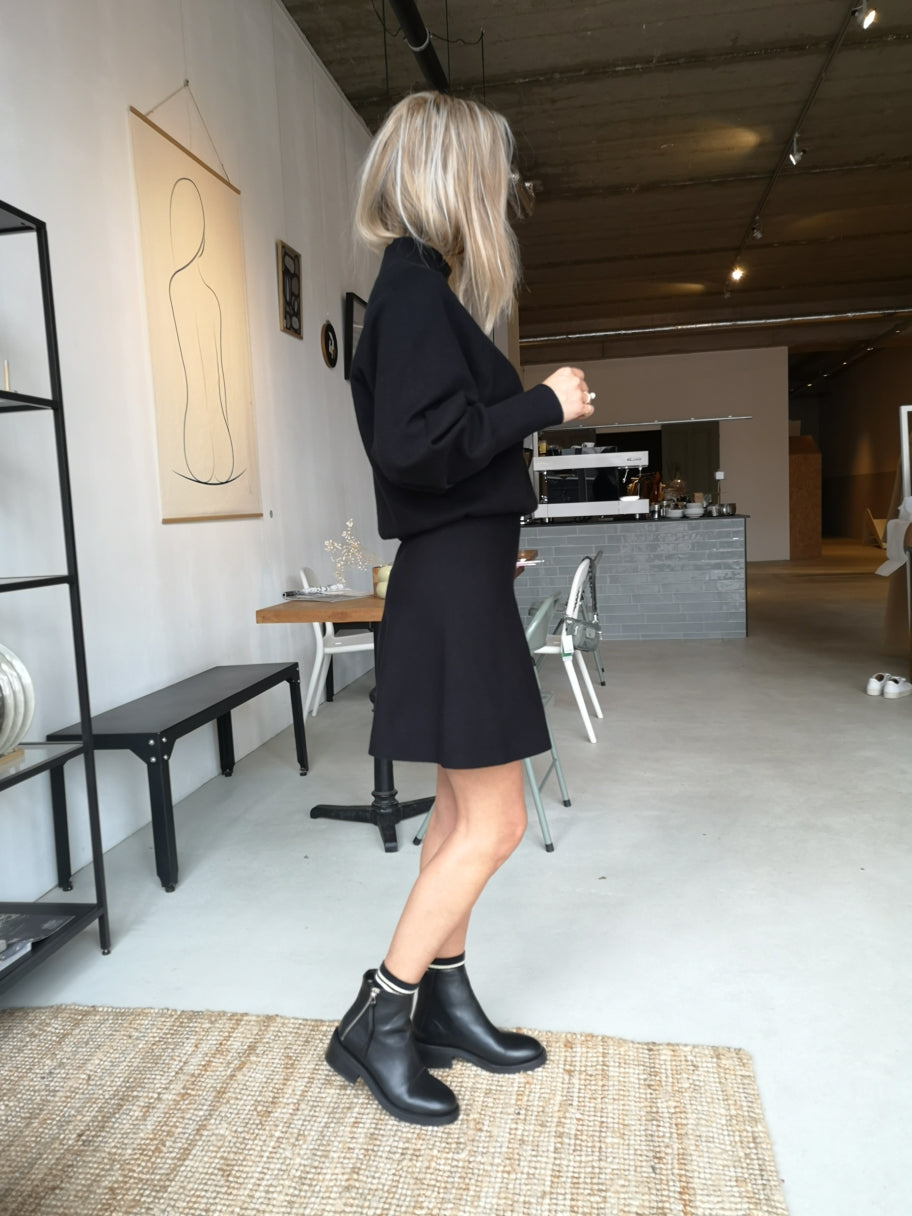 Octavia Knit T-Neck - Black
