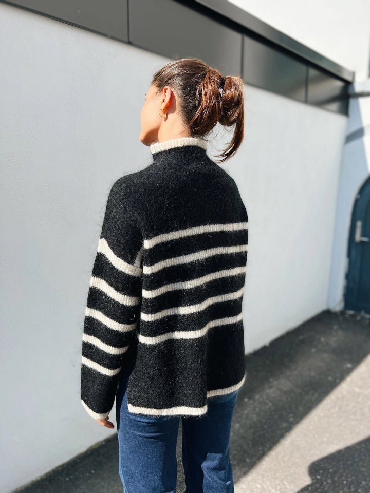 Ovalis Knit T-Neck