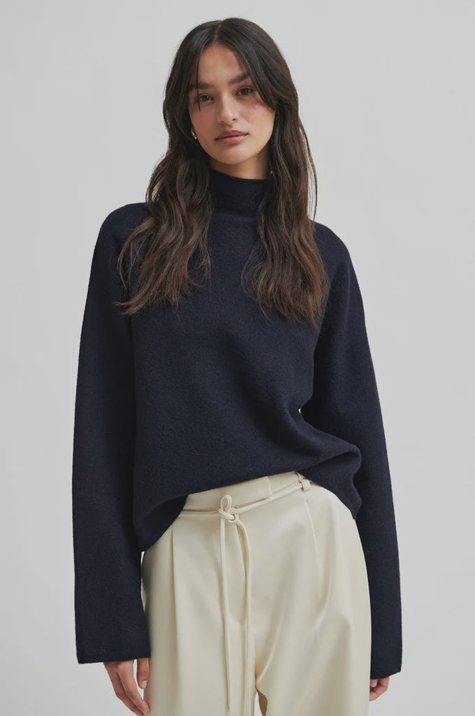 Life Knit T-Neck - Carbon