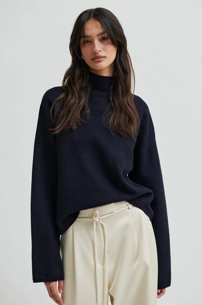 Life Knit T-Neck - Carbon