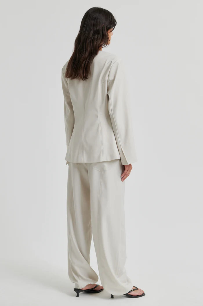 Amaze Blazer - Soft Beige