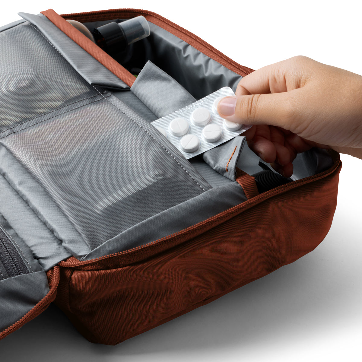 Hanging Toiletry Kit Pls Clay