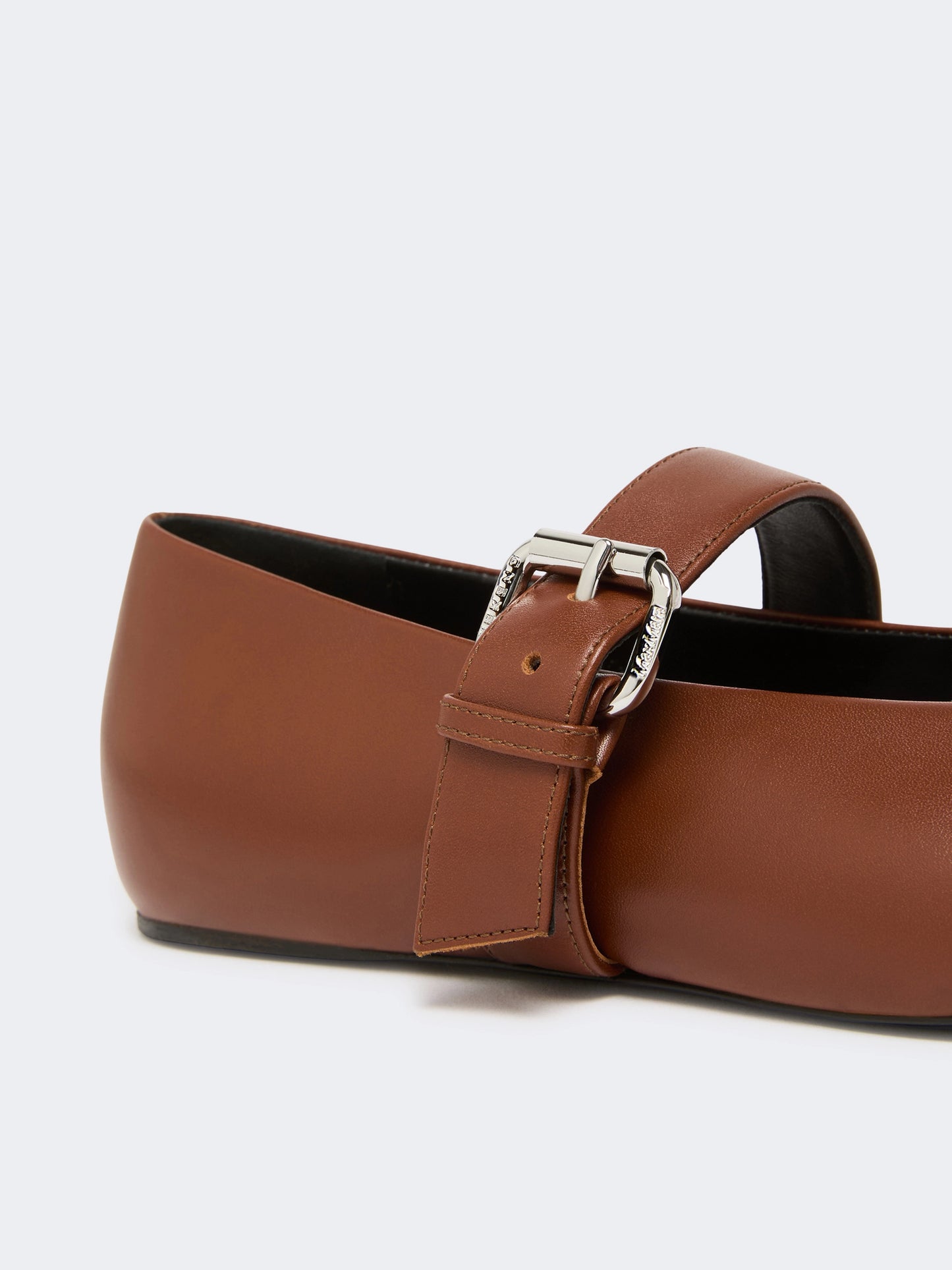Agel Point Toe Shoe