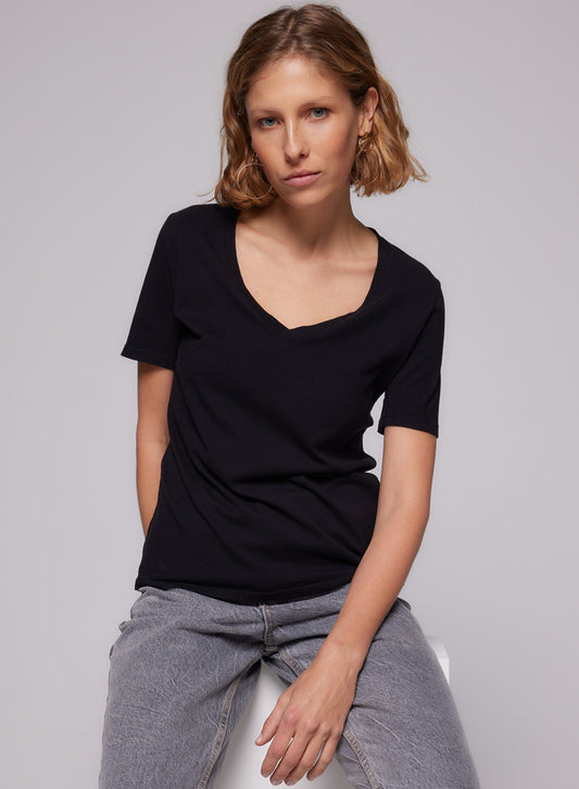 Short-Sleeved Cotton Patty V-neck T-shirt