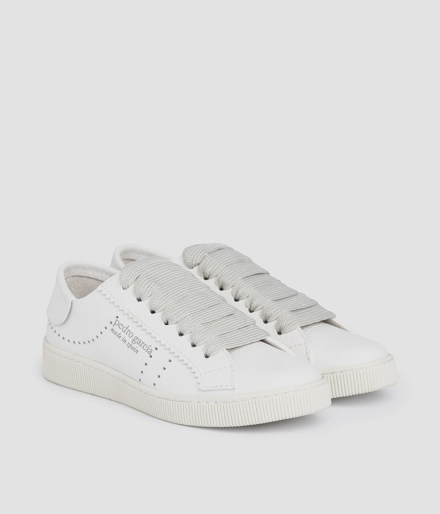 Perry White Cervo