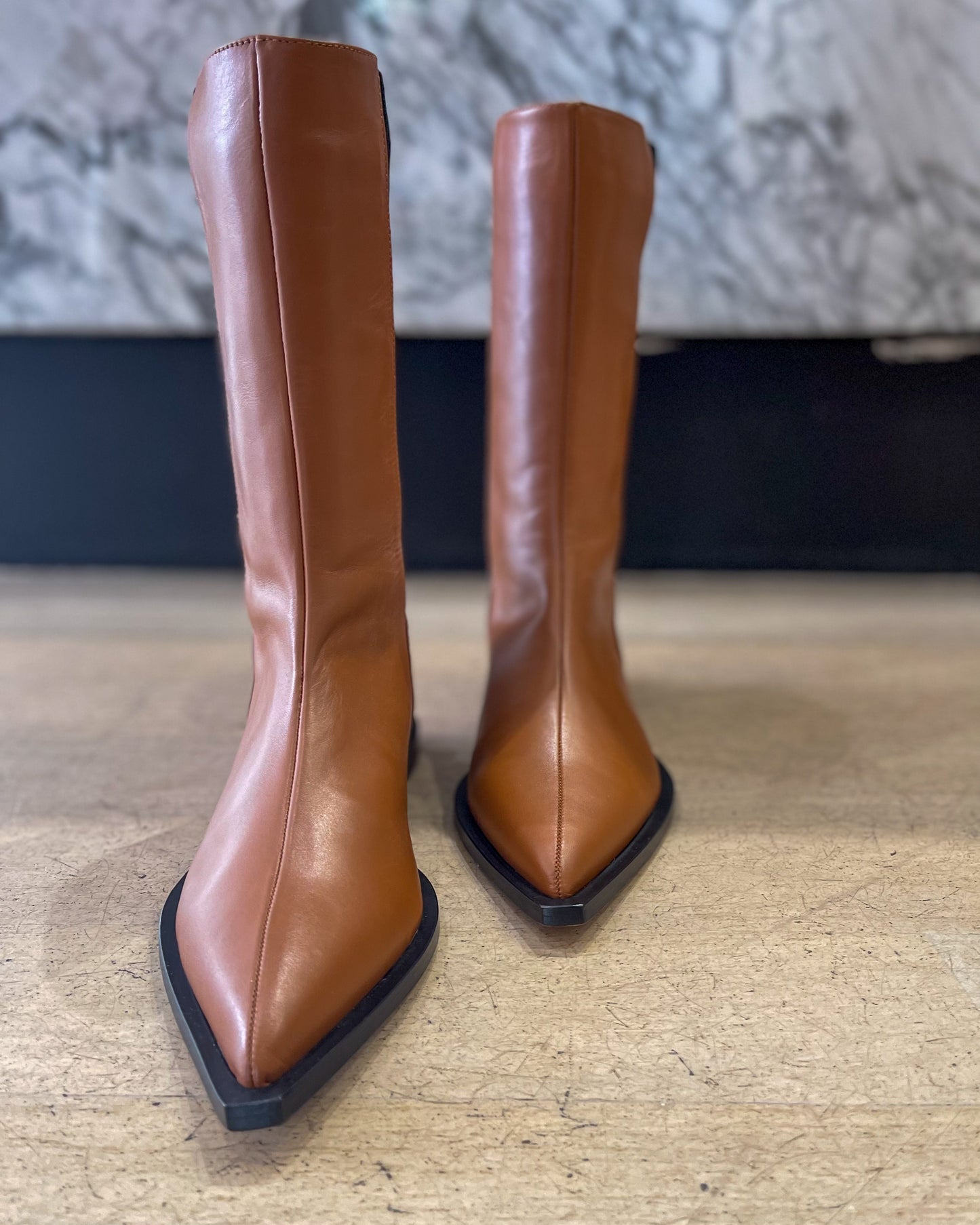 Frida - Leather pointy boot