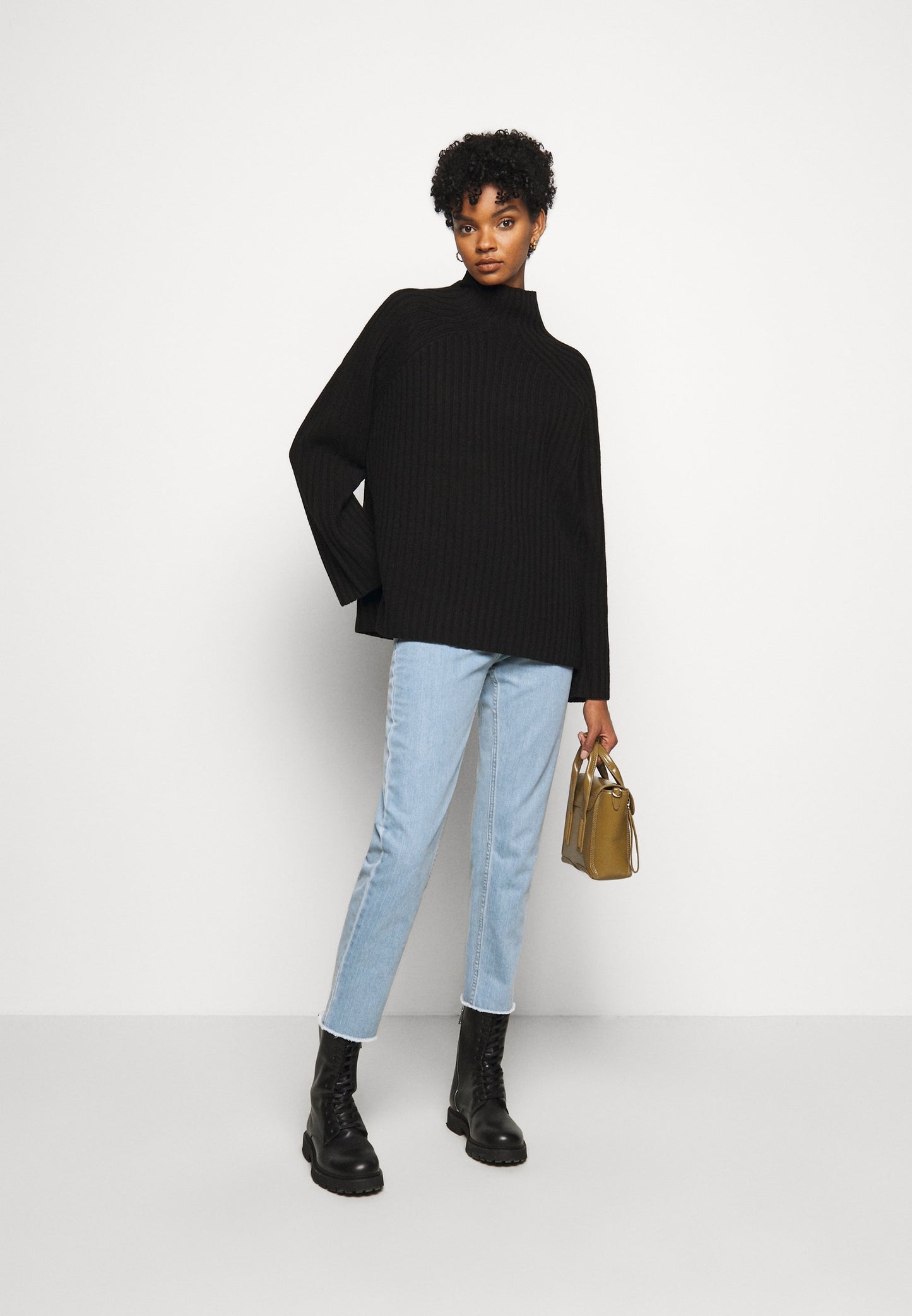 Peach Pullover - Black
