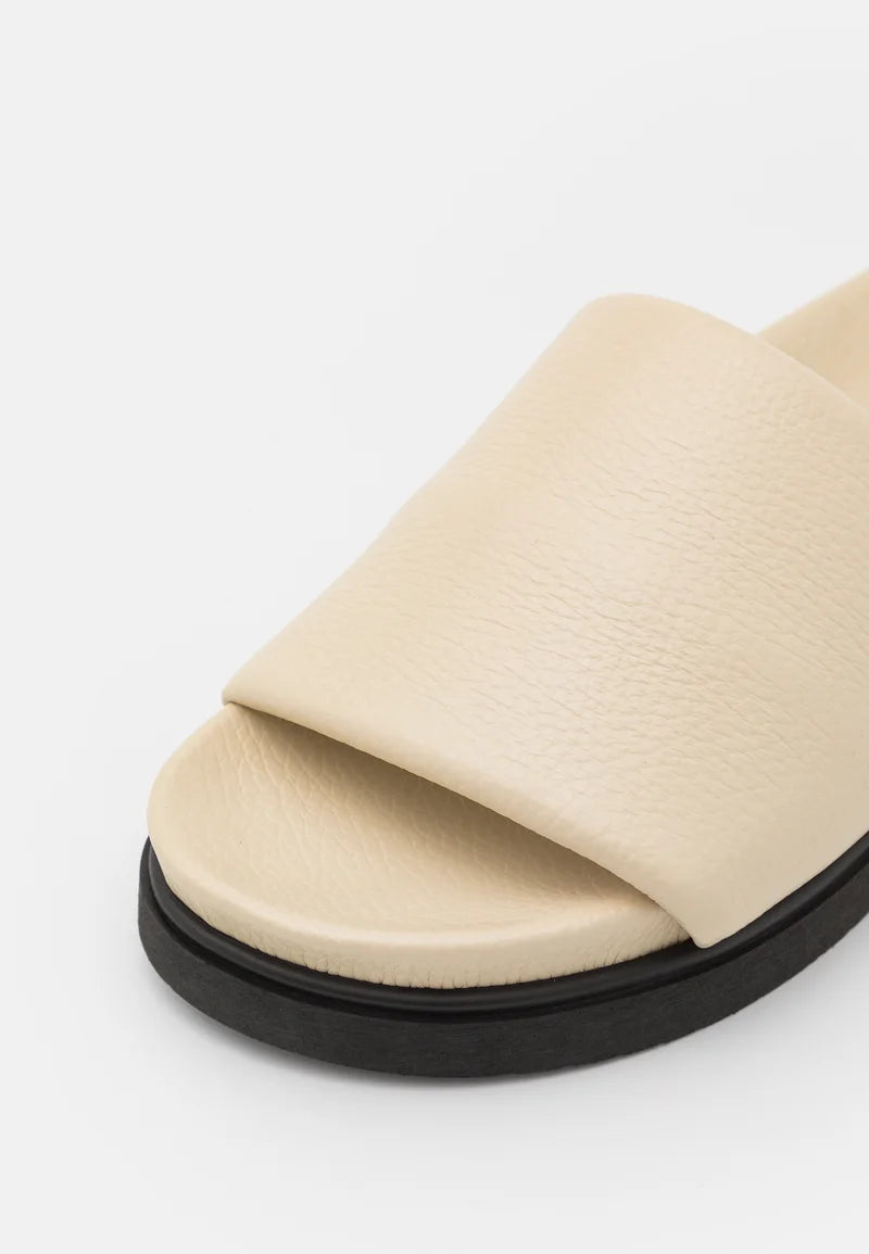 Frederika Slides Wood