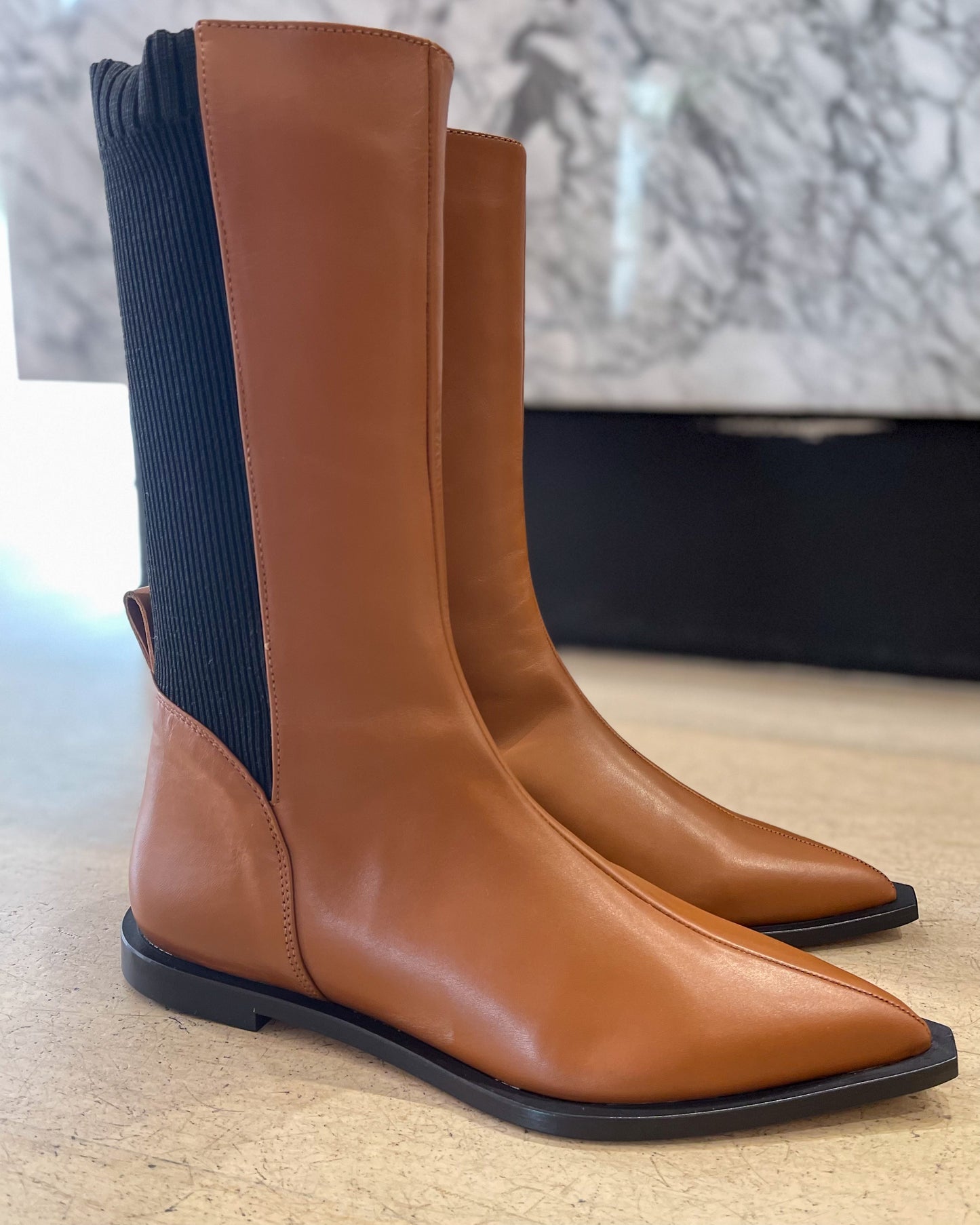 Frida - Leather pointy boot