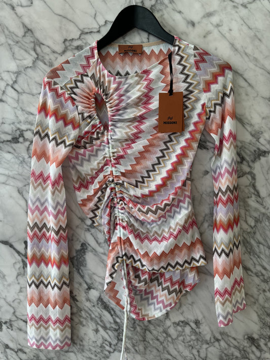 Zigzag long-sleeved top with gathers and cut-out detail