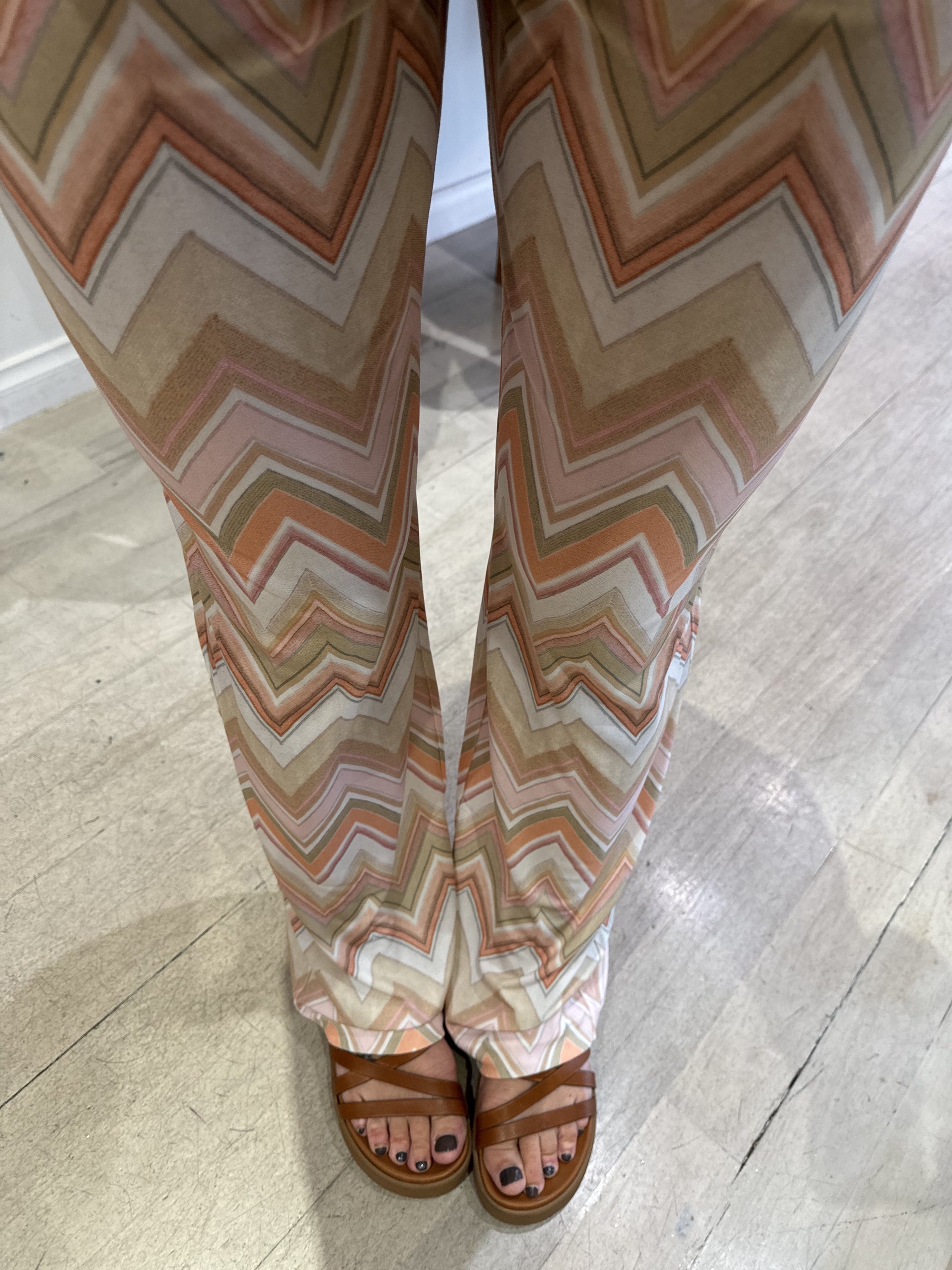 Trousers in viscose with zigzag print