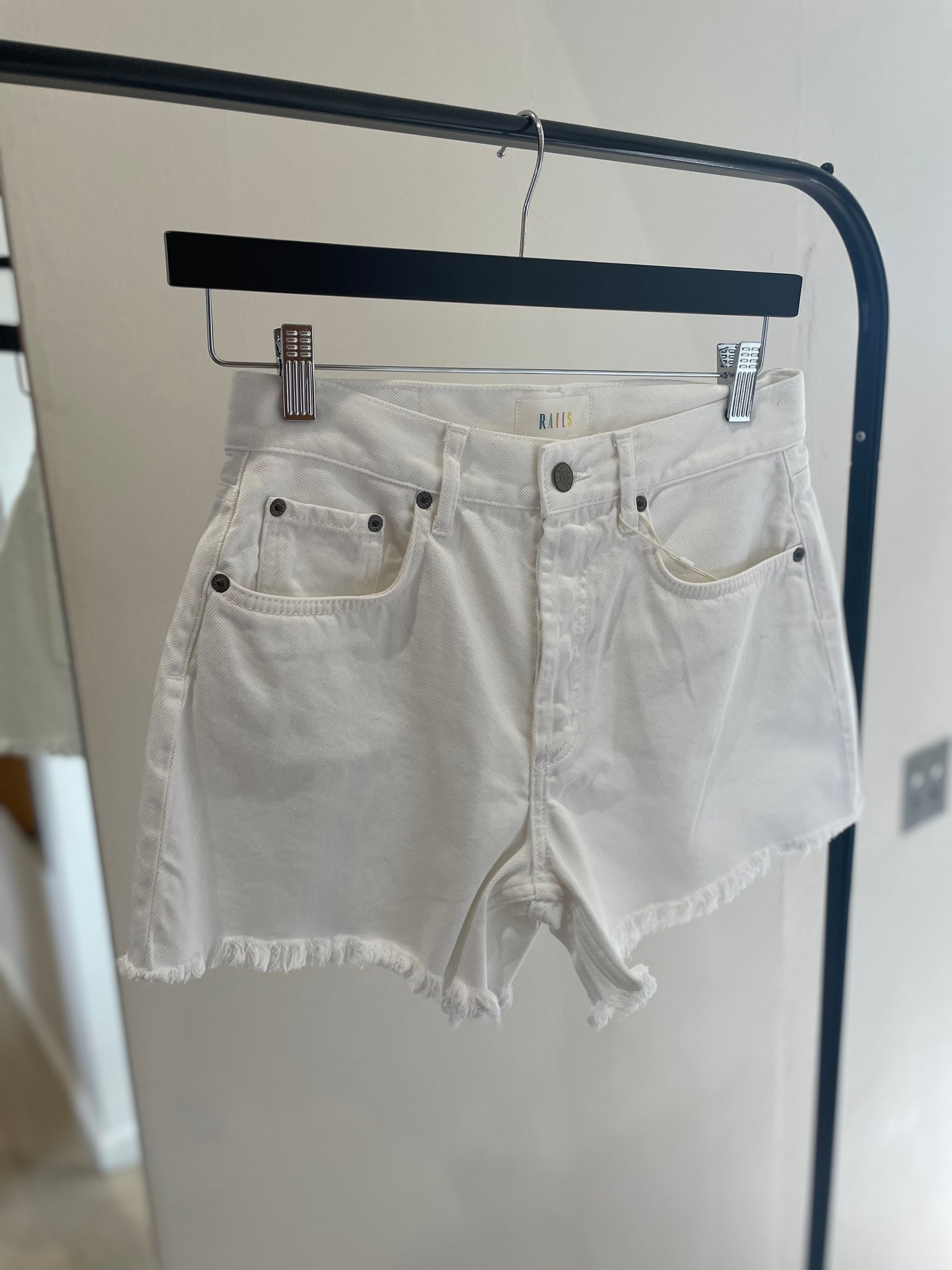 Fairfax Shorts - Fair White - size 27