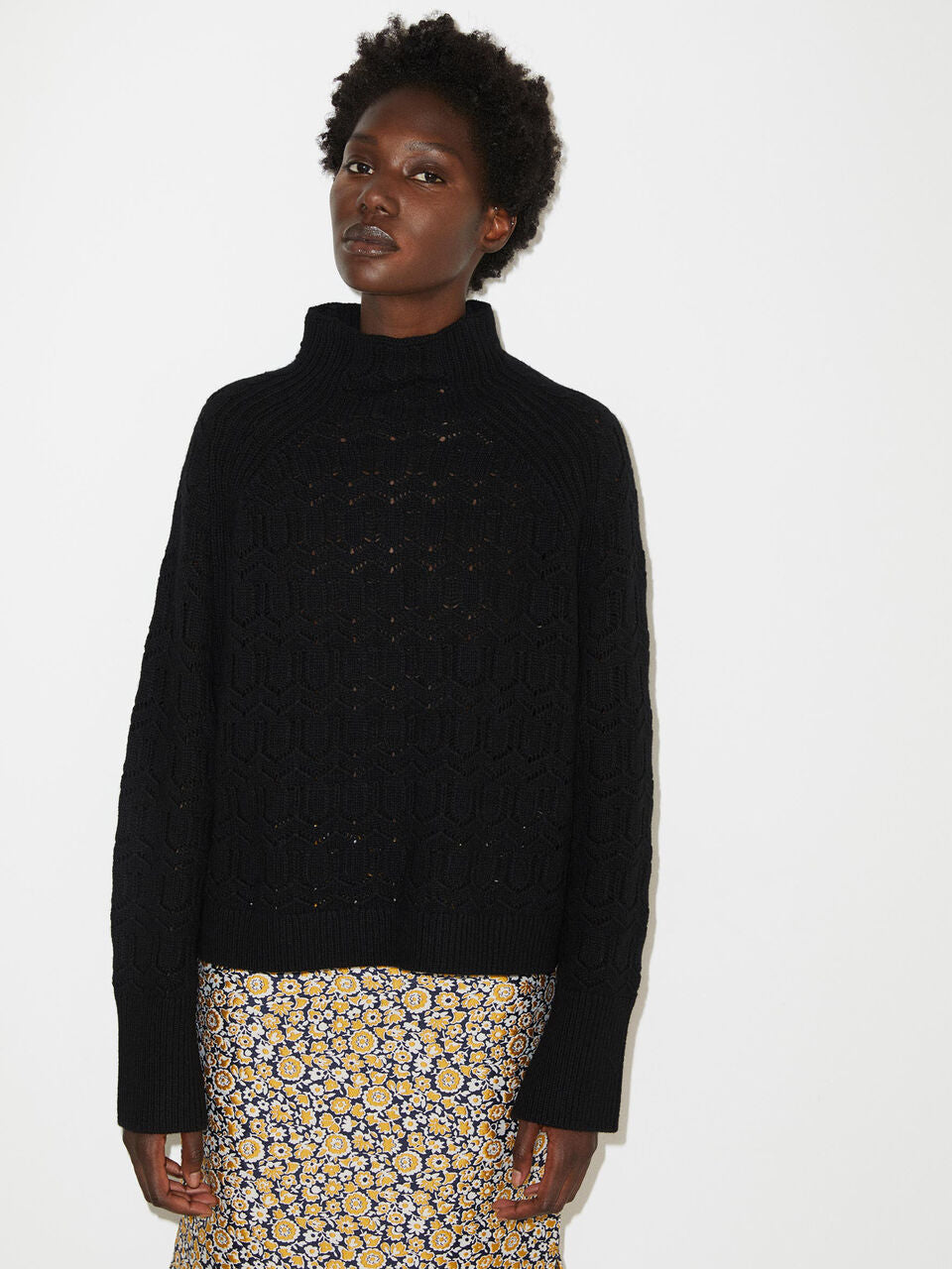 Peach Pullover - Black