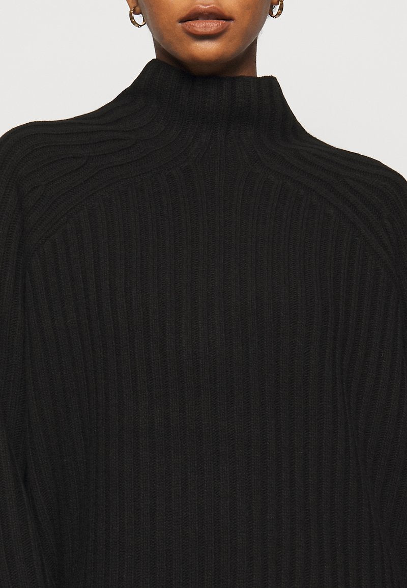 Peach Pullover - Black
